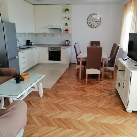 Apartments Njaco Ražanac Esterno foto