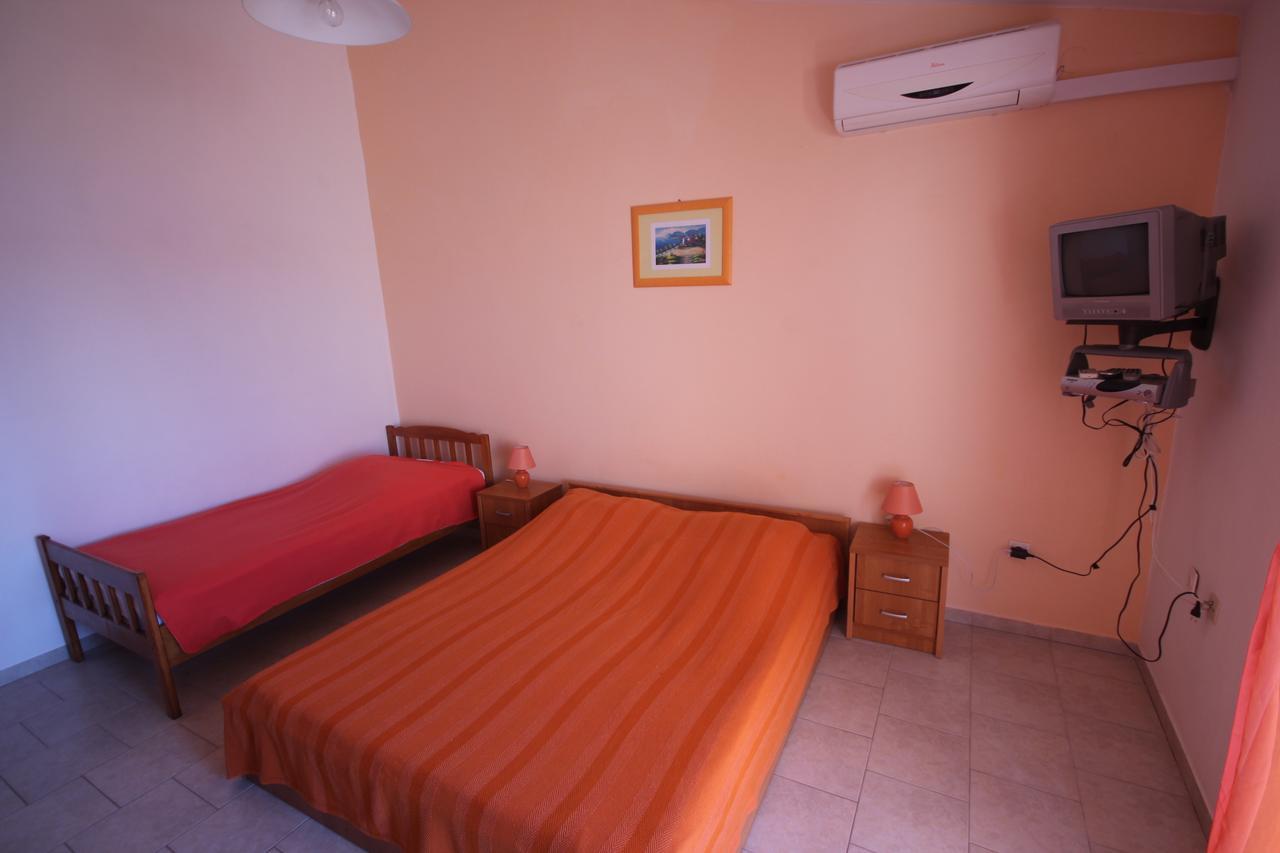 Apartments Njaco Ražanac Esterno foto
